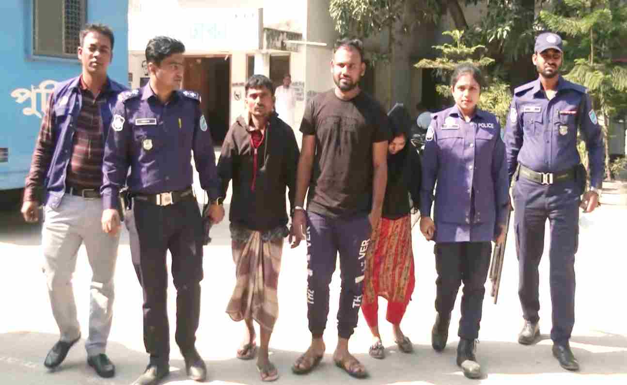 ফাঁদ পেতে তরুণীদের বাধ্য করা হয় অনৈতিক কাজে