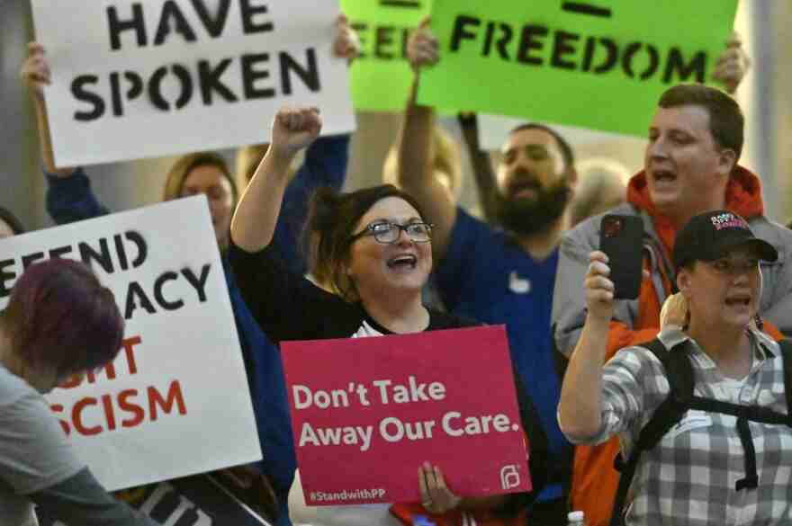 Kentucky woman who had filed a lawsuit demanding abortion access says embryo no longer has cardiac activity