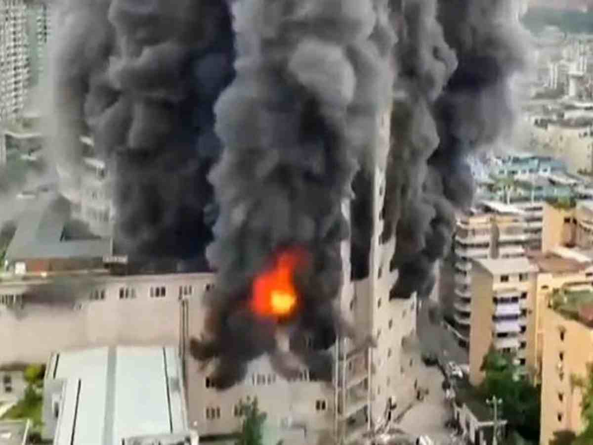 Southwest China: Massive Fire At Shopping Mall, At Least 16 Dead, Firefighters Rescue 75