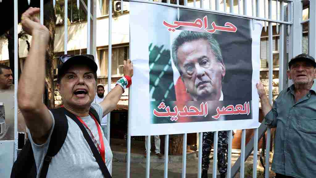 Lebanese Justice Ministry Officially Charges Ex-Central Bank Chief with Financial Crimes