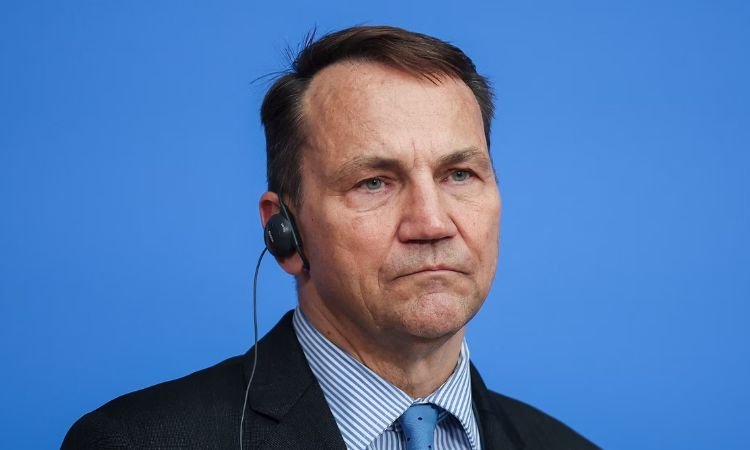 Russian Pranksters Trick Polish Foreign Minister in Fake Ukraine Call
