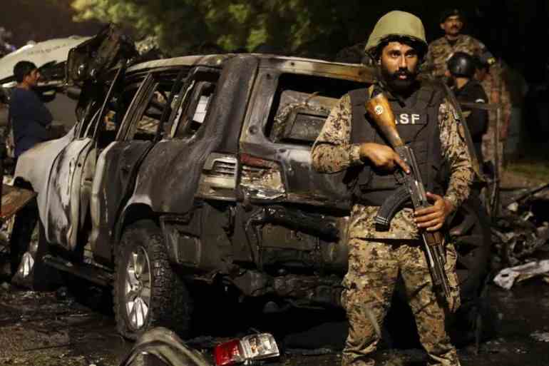 Attack on Chinese citizens near Karachi airport killed 2, injured 10